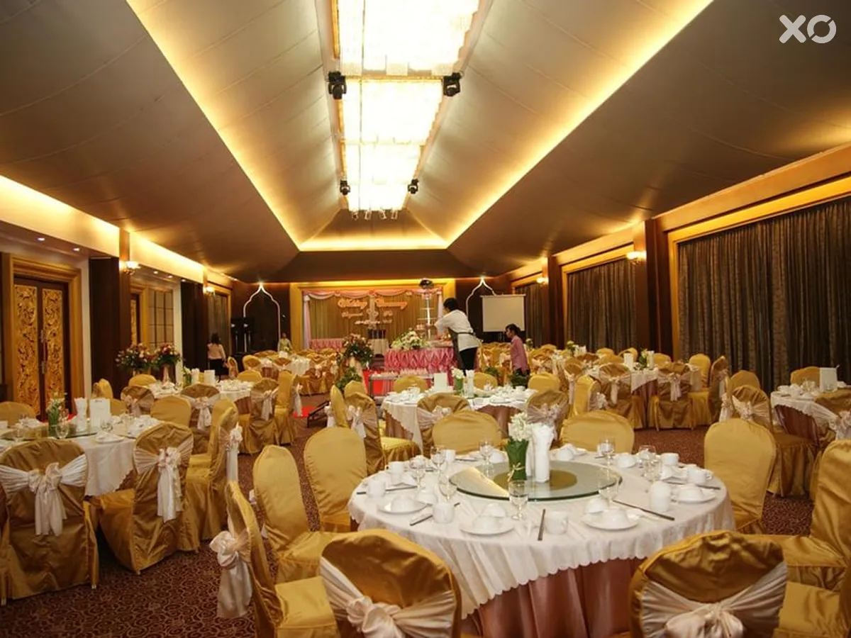 Aiyara Grand Hotel