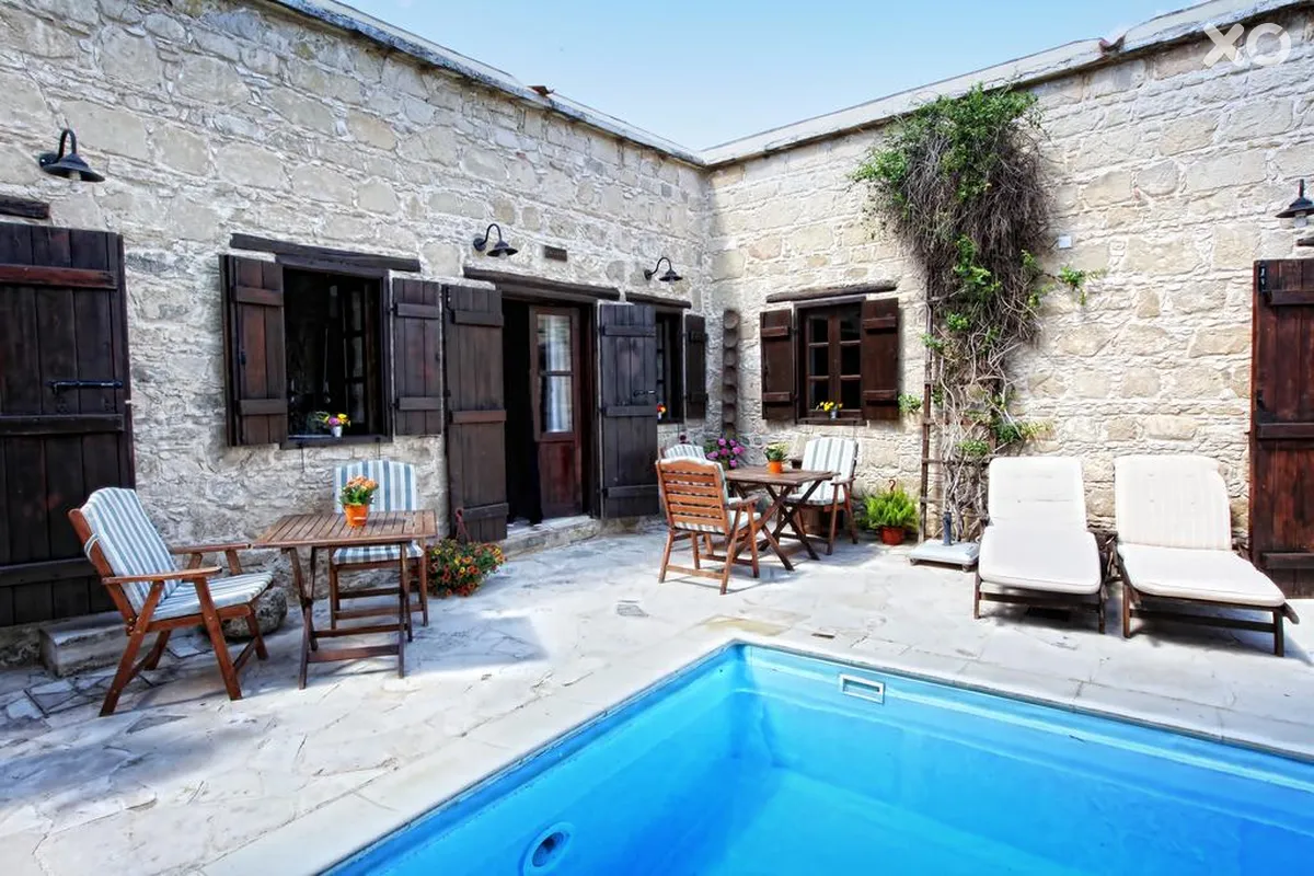 Leonidas Village Houses