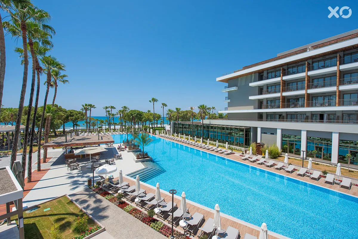 Acanthus Cennet Barut Collection