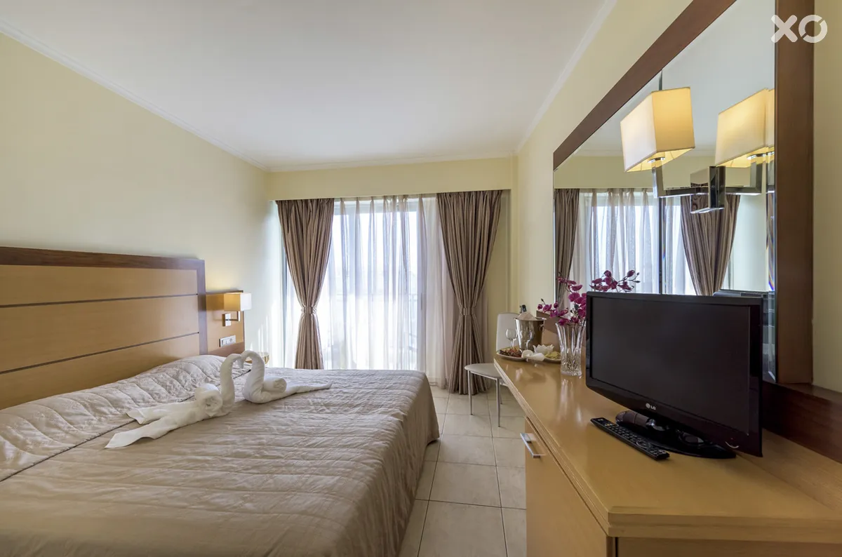 Manousos City Hotel