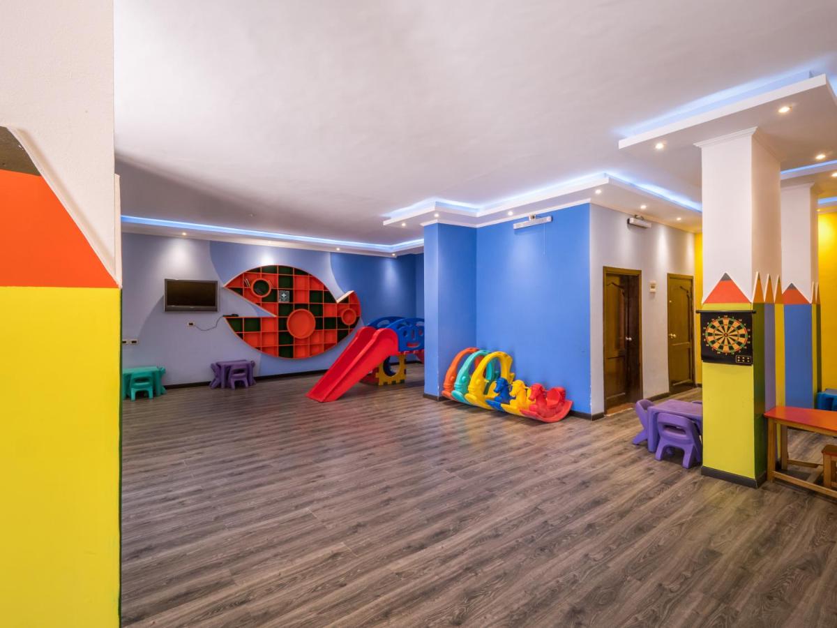 Sunny Days El Palacio