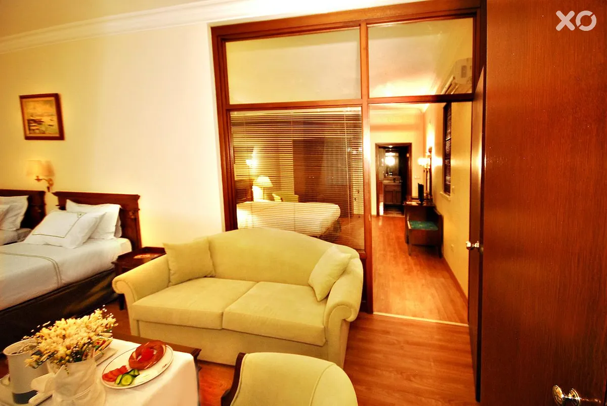 Golden Crown Hotel