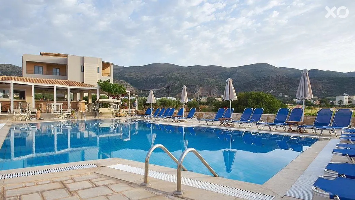 Golden Bay Studios & Apartments