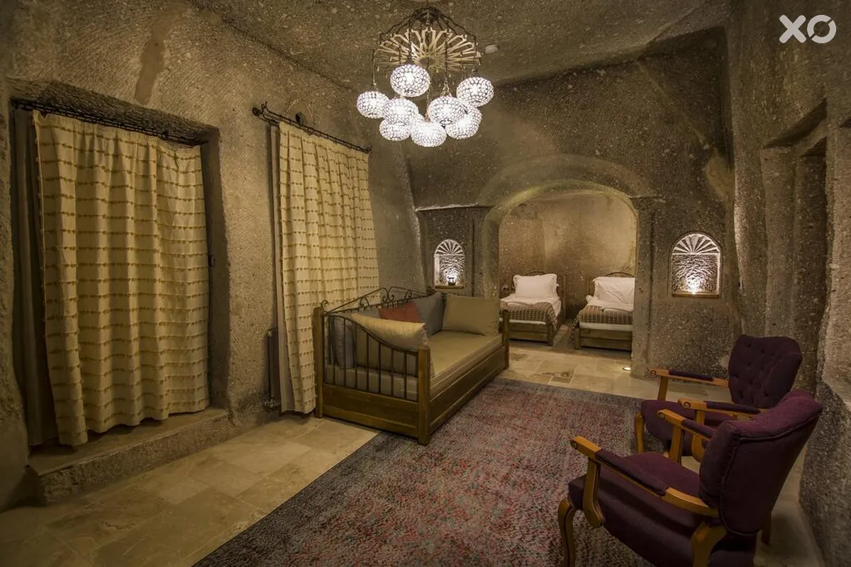 Hera Cave Suites