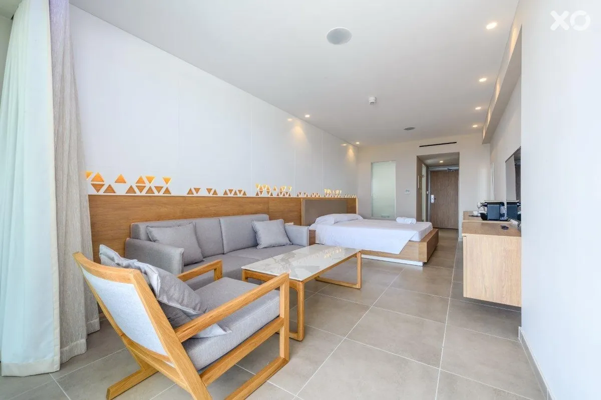 Seasons Tasia Maris Hotel