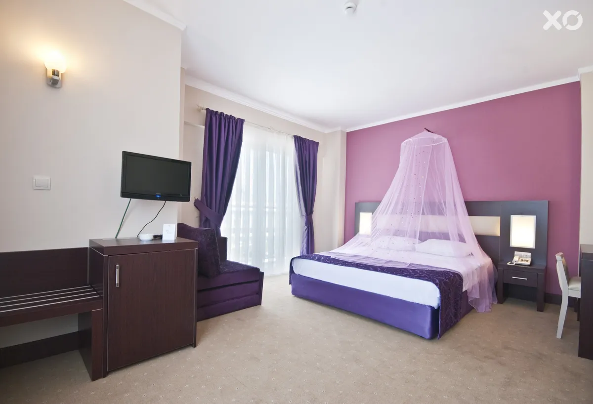 MG White Lilyum Hotel
