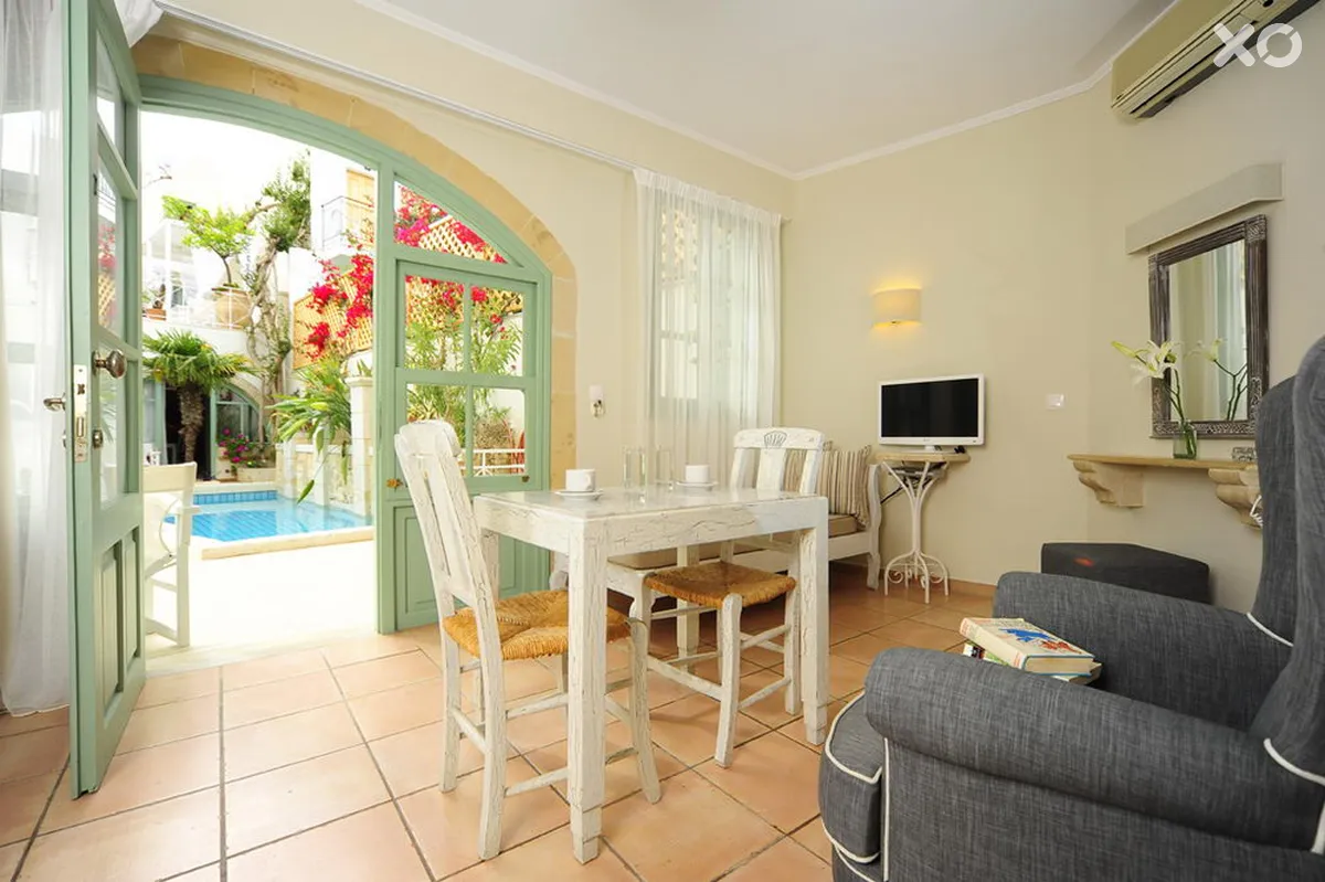 Mythos Suites Hotel