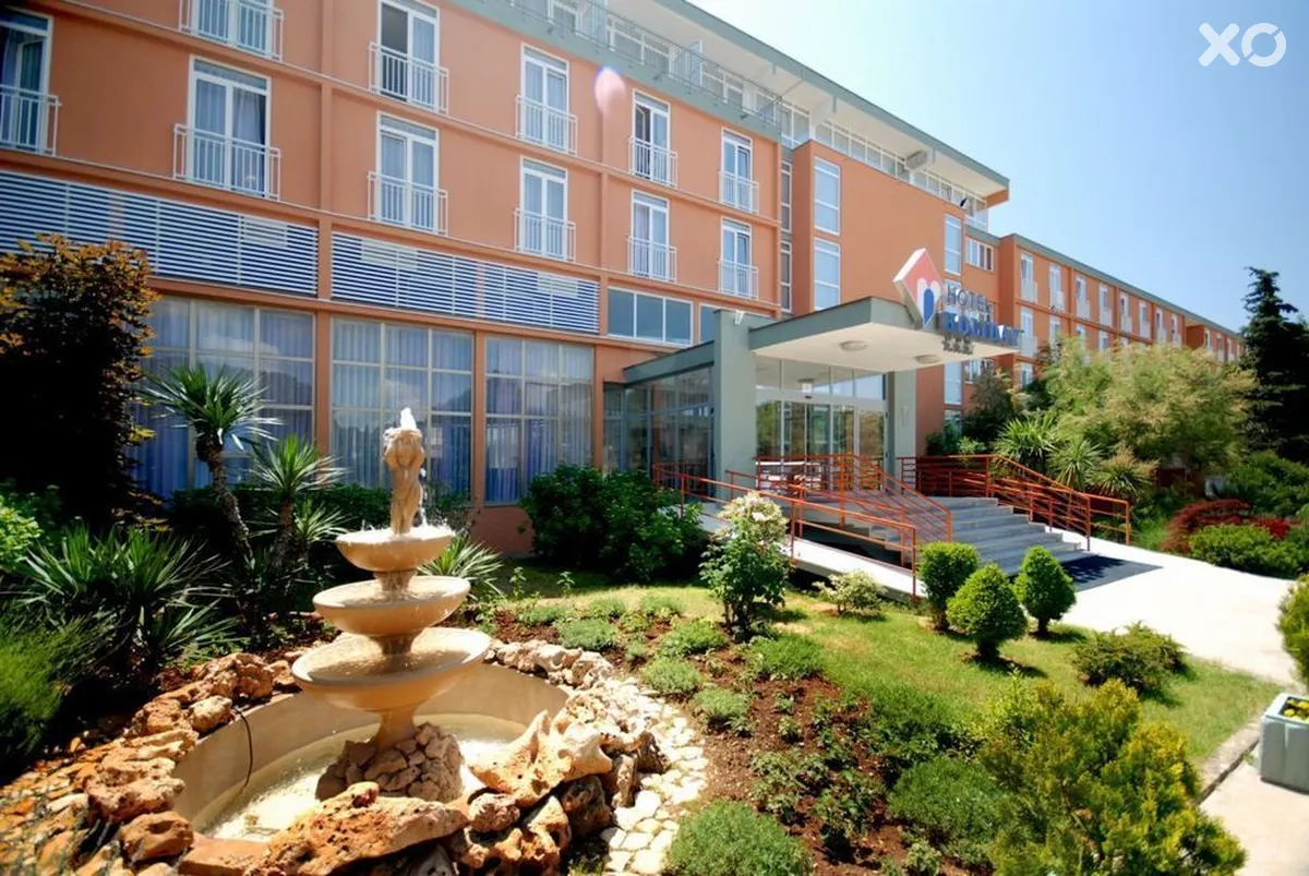 Arena Hotel Holiday