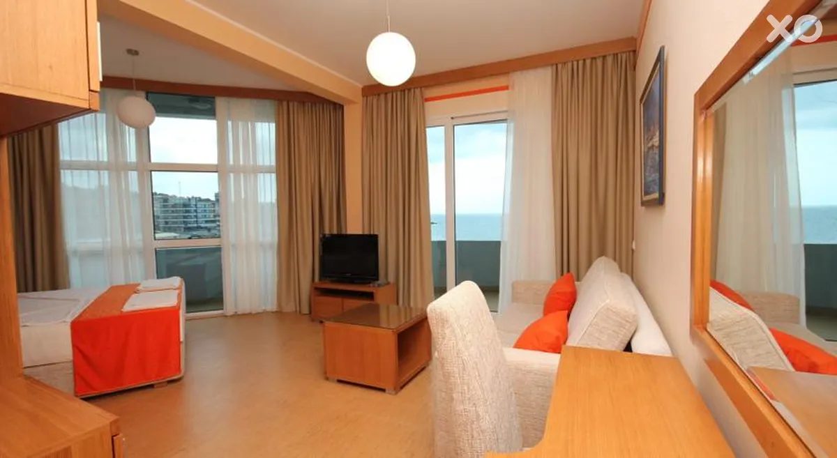 Deus Apartments