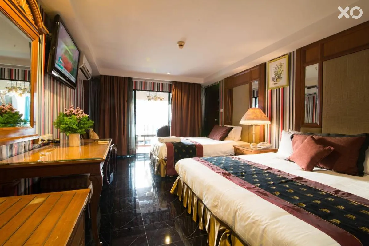 Diamond City Hotel