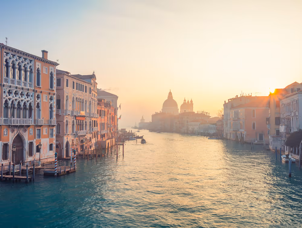 Італійські міста у світлі гірлянд! Вуличні ярмарки, гарячий шоколад та вечірні прогулянки