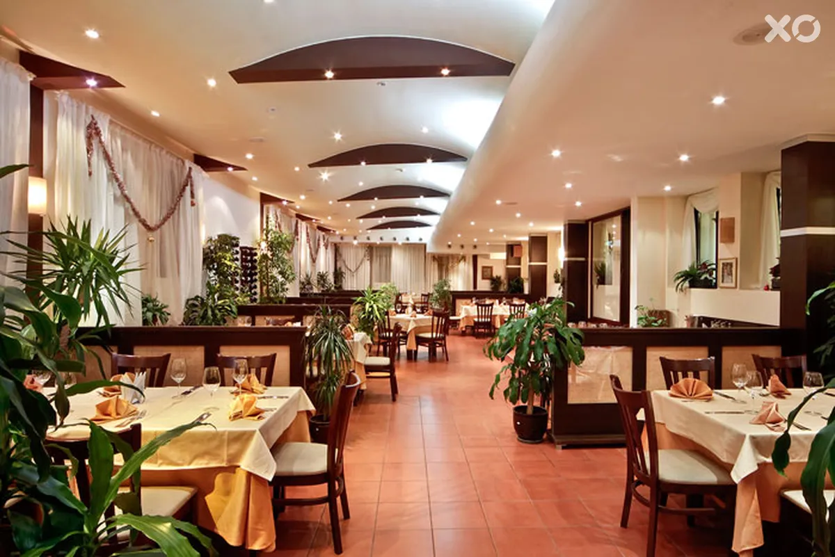 Flora Hotel