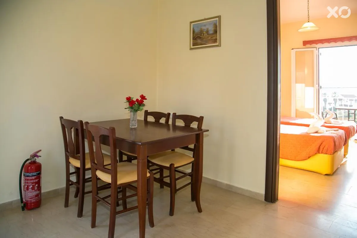 Kouros Apartments & Studios
