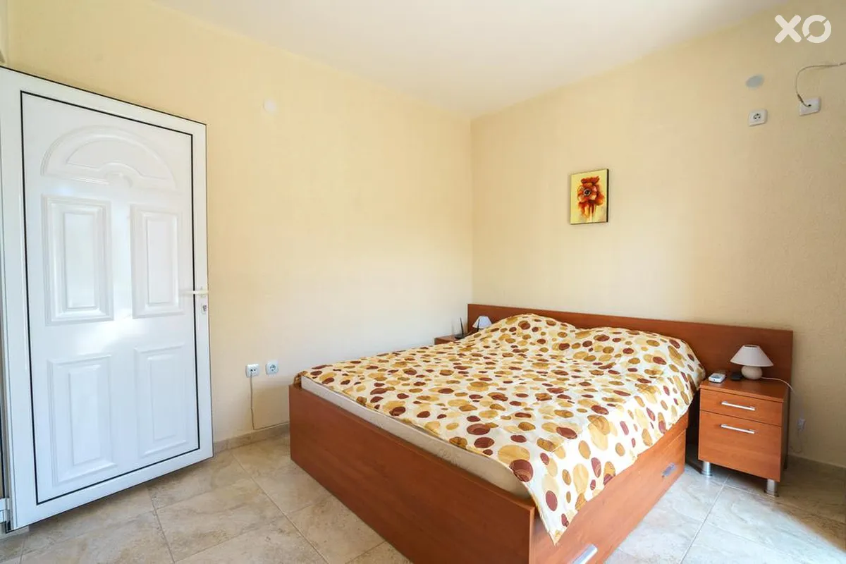 Lora Apartments
