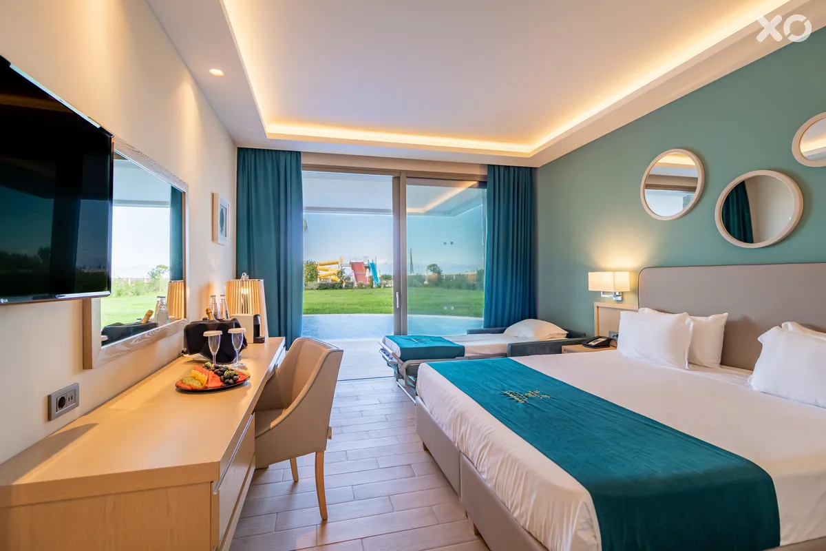 Almyros Beach Resort & Spa