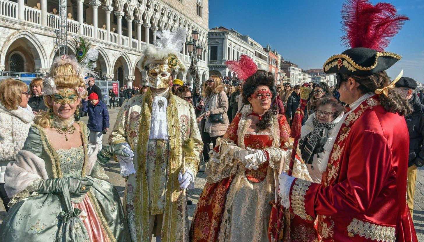 Італія для натхнення взимку! Верона, венеційський карнавал та Доломітові Альпи