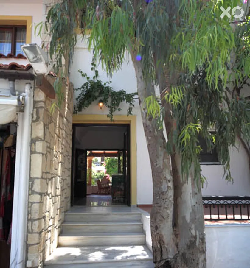 Rena Apartments