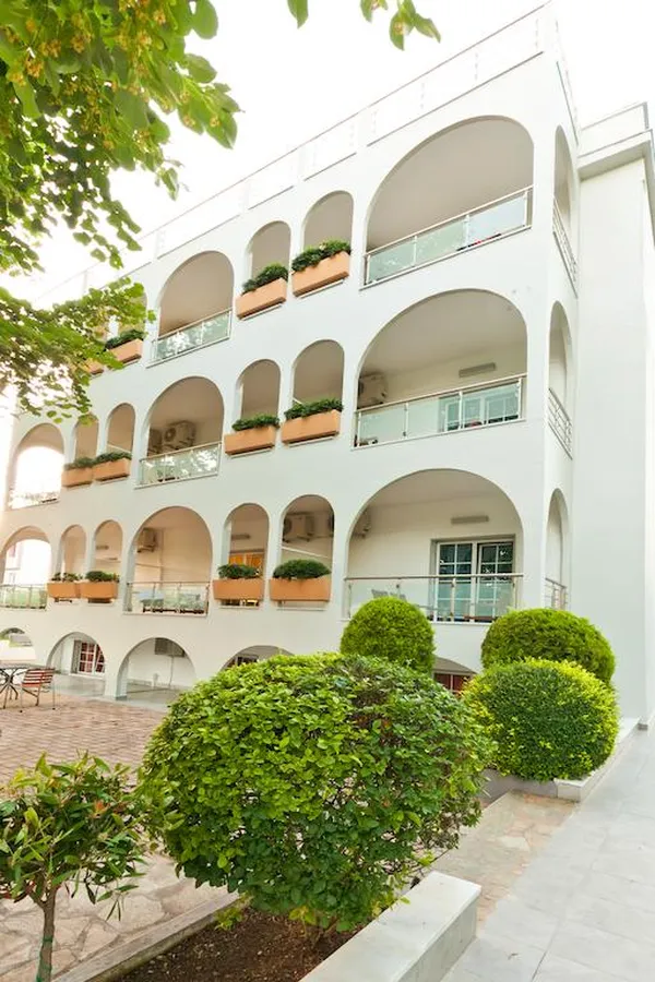 Kronos Hotel