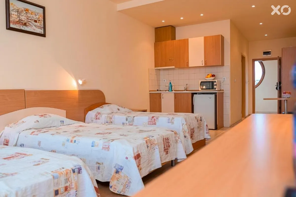 Avenue Hotel