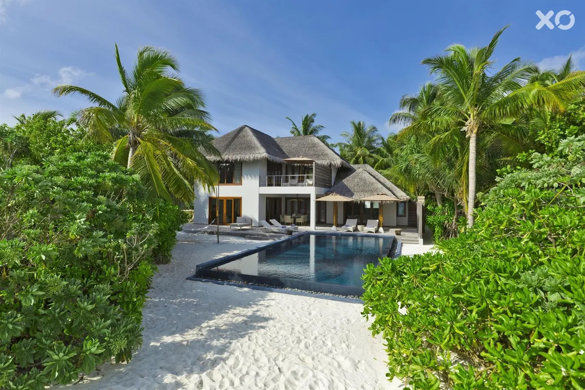 Dusit Thani Maldives Hotel