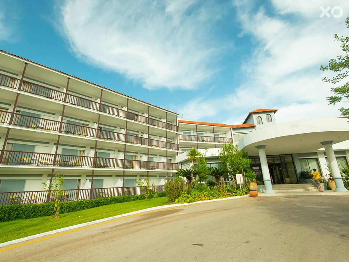 Golden Coast Hotel & Bungalows