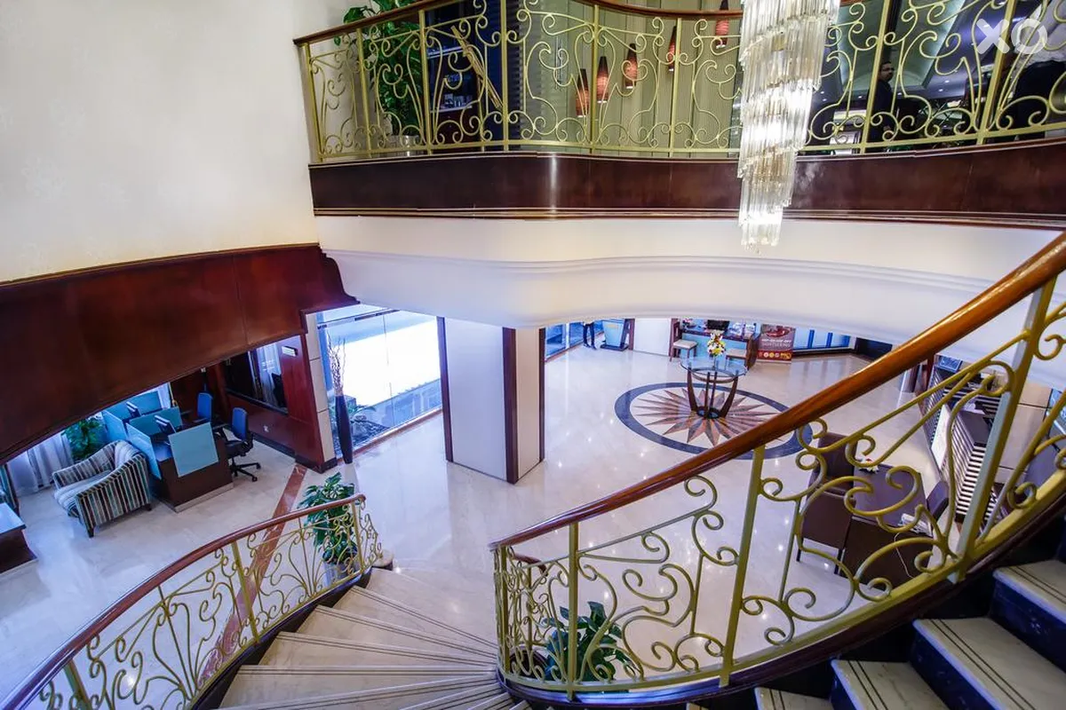 Landmark Summit Hotel