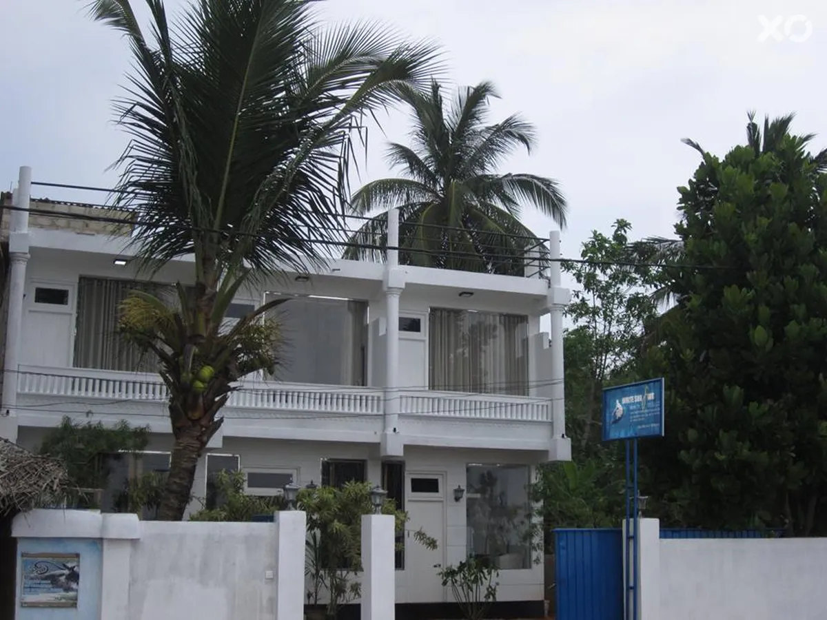 White Surfing Beach Resort