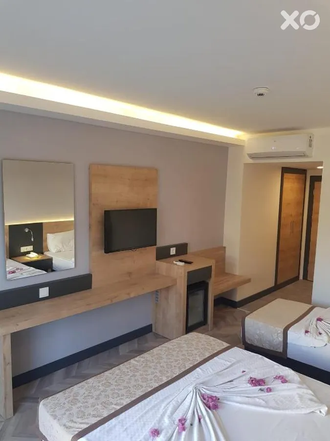Clover Magic Park Side Hotel