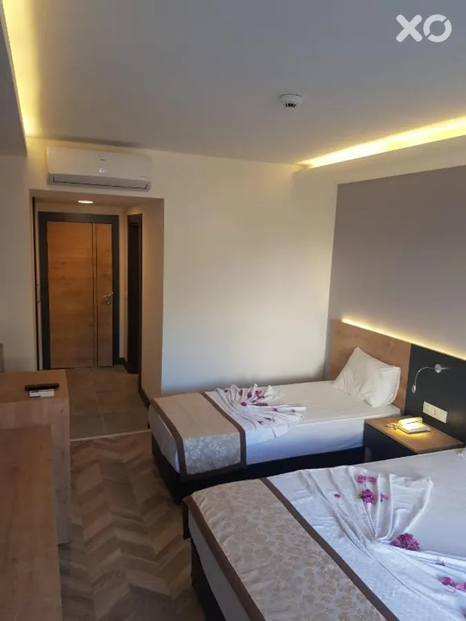 Clover Magic Park Side Hotel
