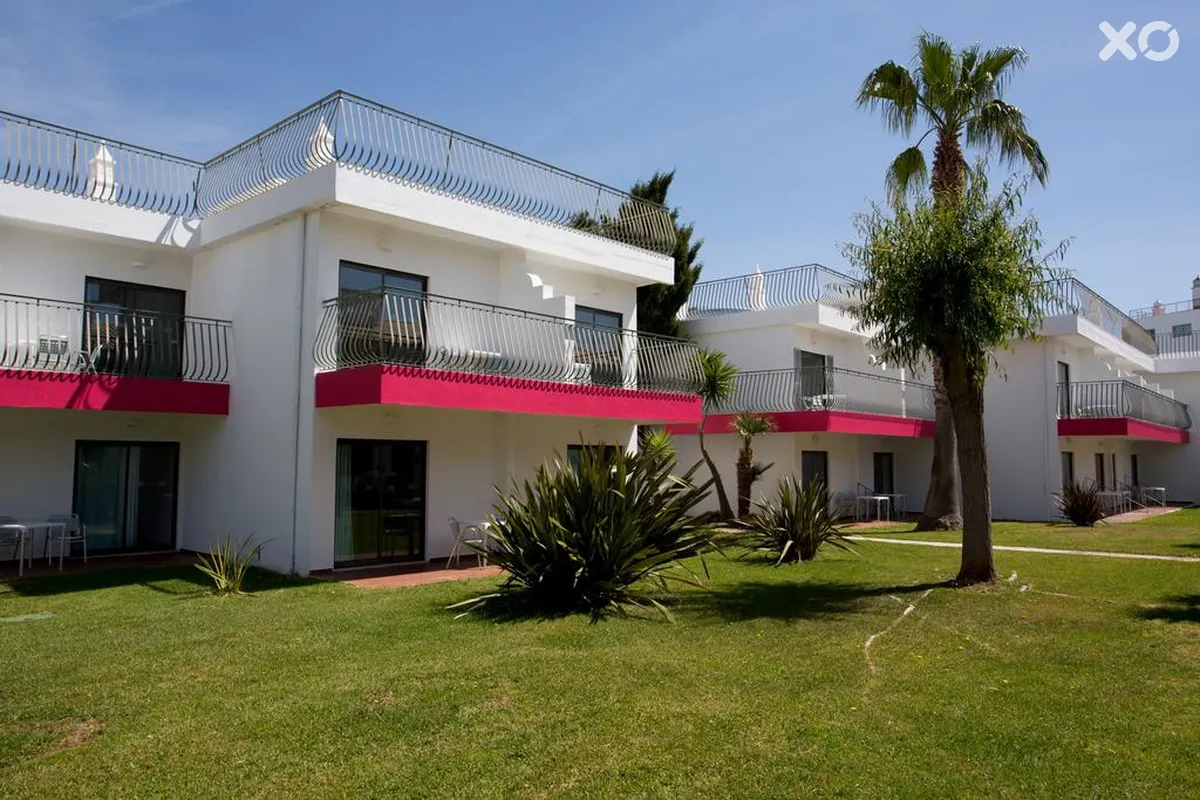 Bayside Salgados Hotel