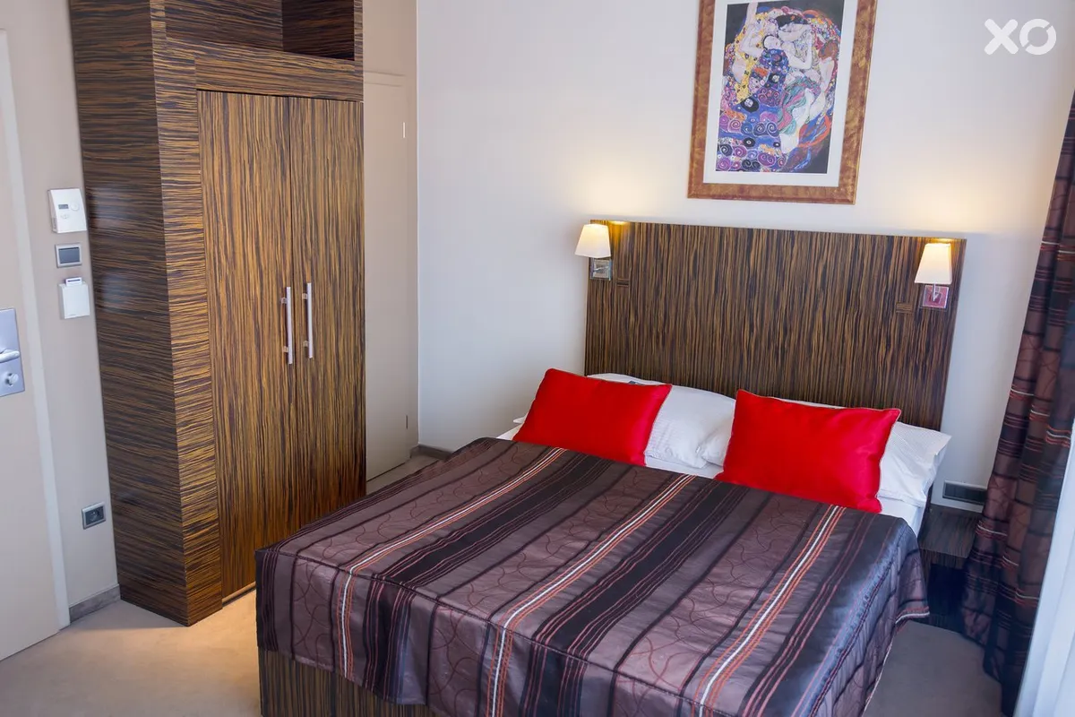 Crystal Palace EA Hotel