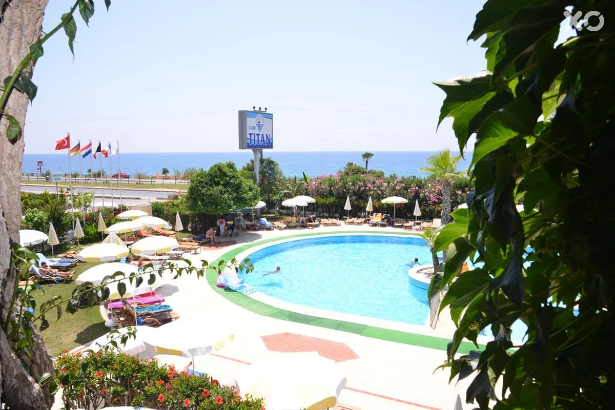 Club Titan Hotel
