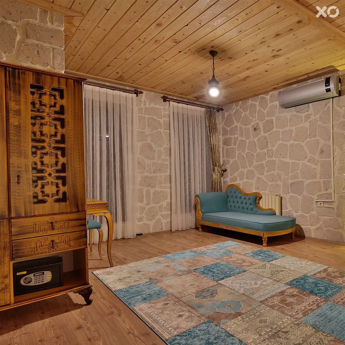 Elevres Stone House
