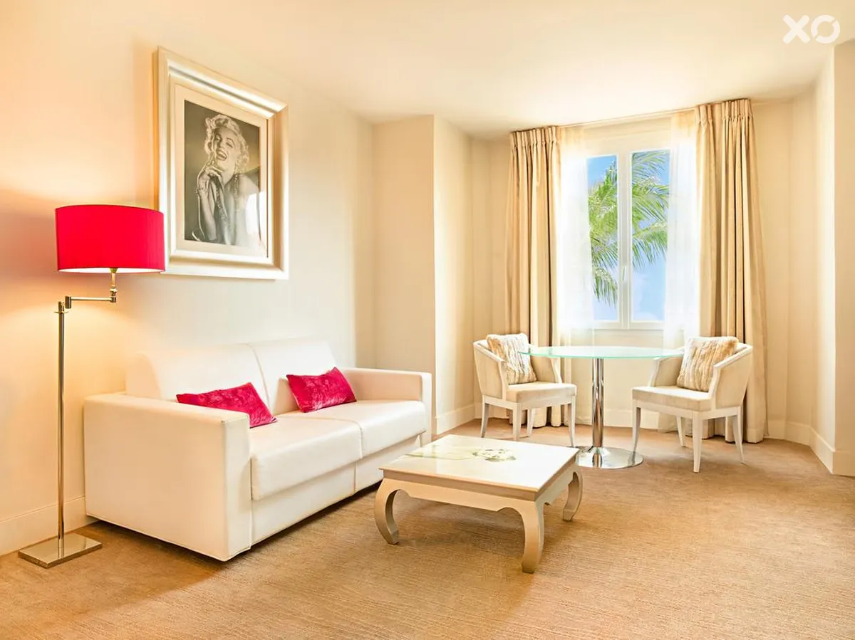 Renoir Hotel