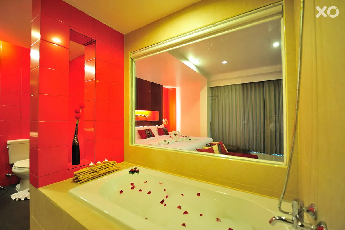 Alfresco Phuket Hotel
