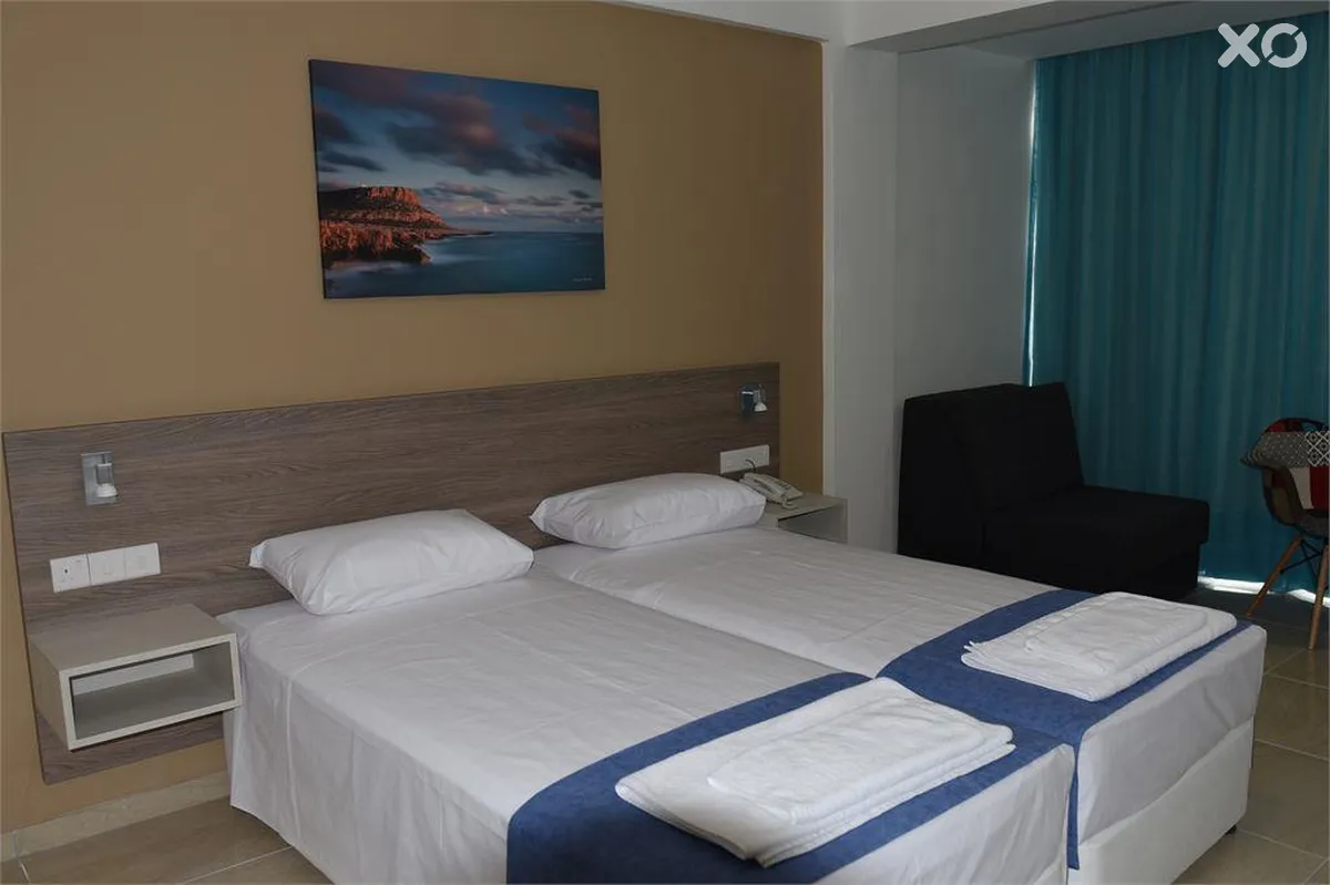 Sunny Blue Hotel