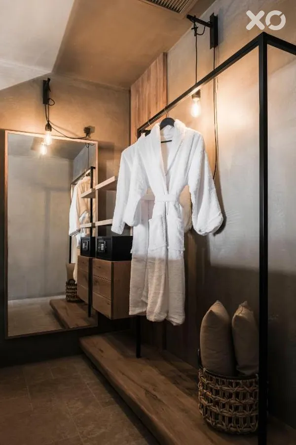 Acro Suites