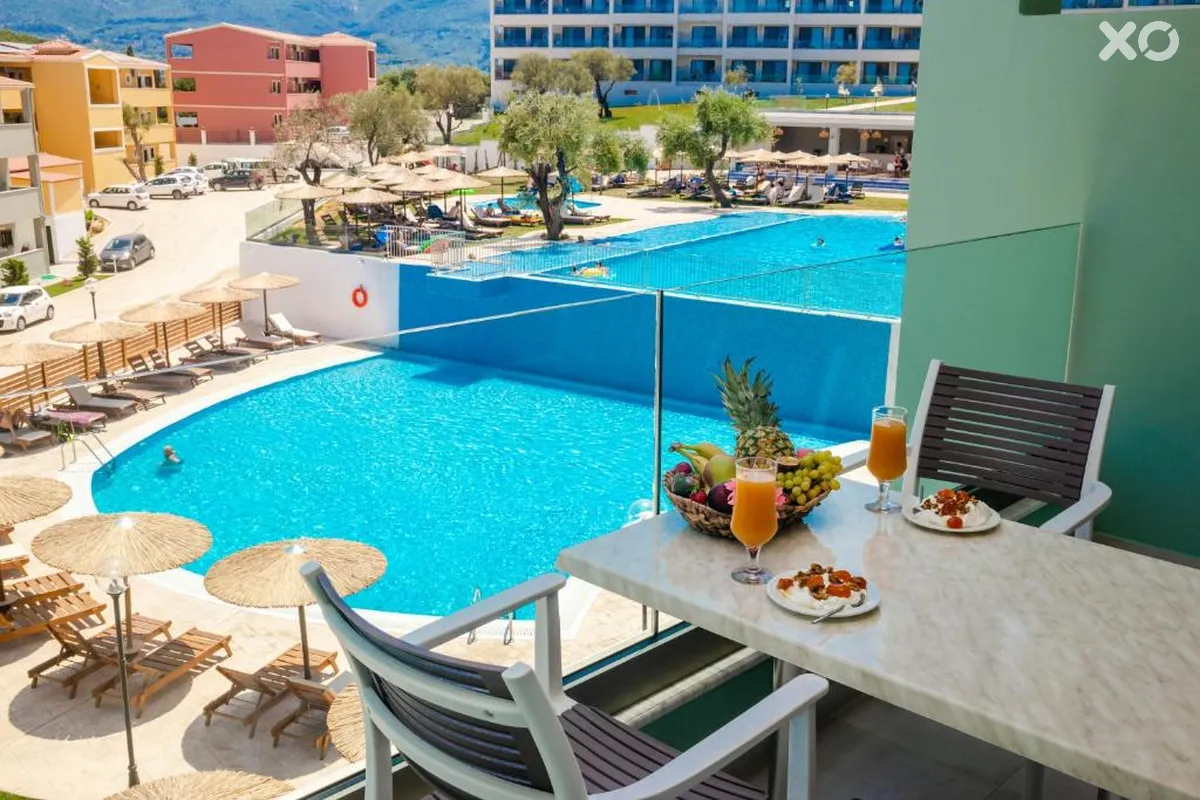 Robolla Beach Aparthotel