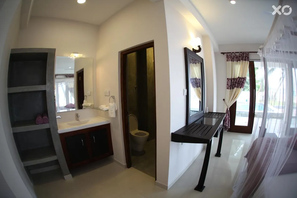Sapphire Seas Beachfront Hotel