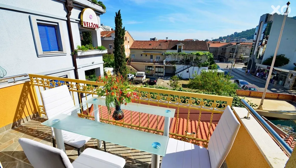 Velzon Villa