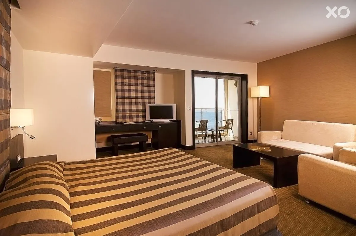Charisma De Luxe Hotel