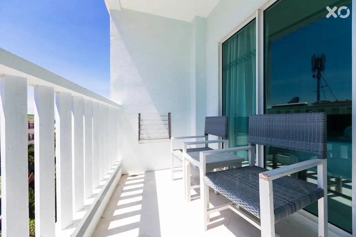 The Verandah Hotel