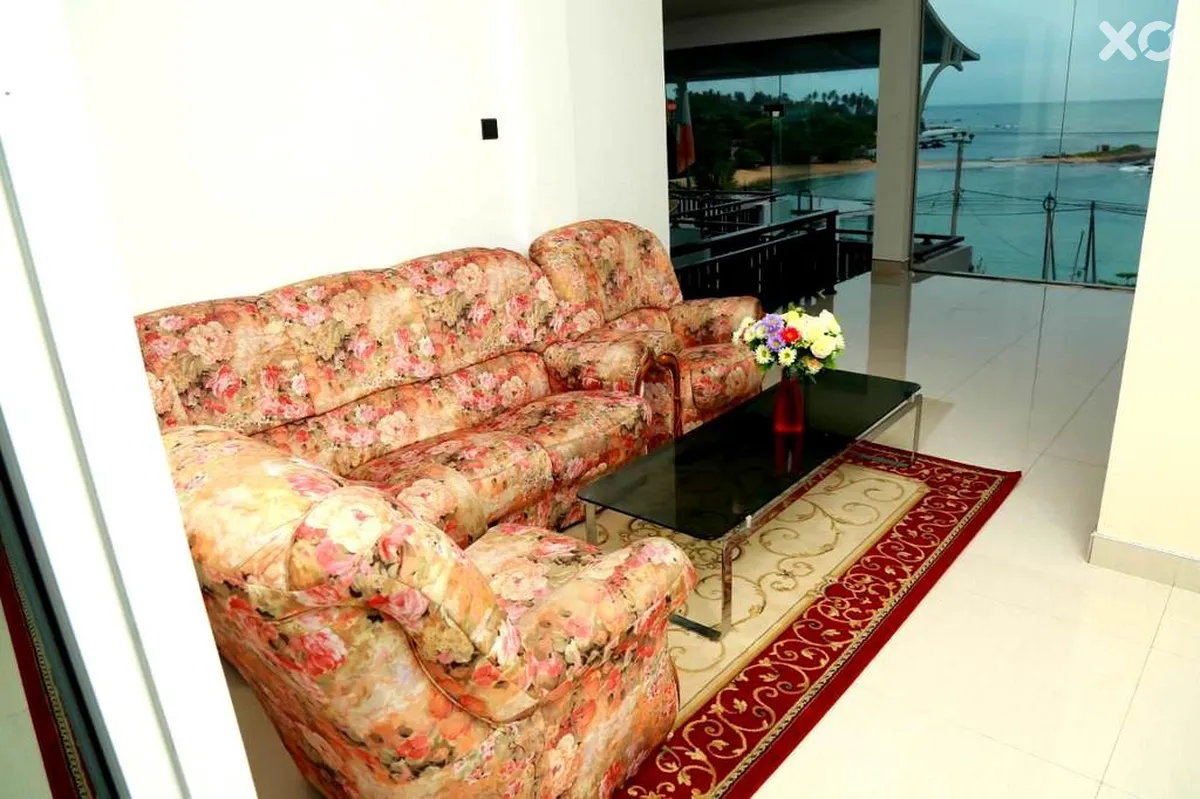 Queens Beach Hotel