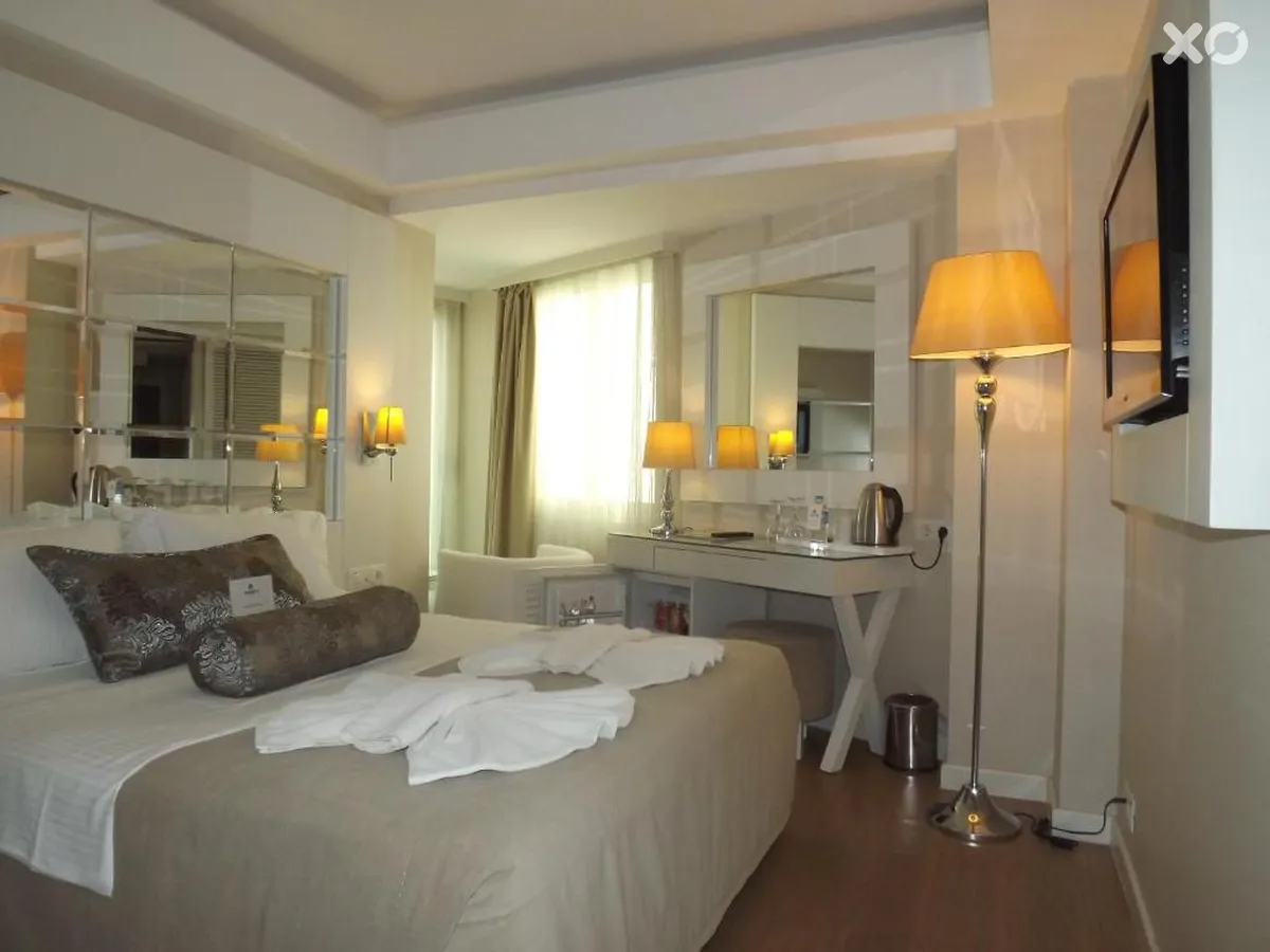 Alesta Yacht Hotel