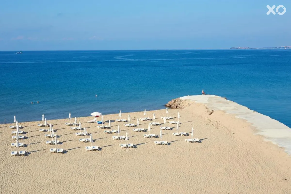 Amore Beach Hotel
