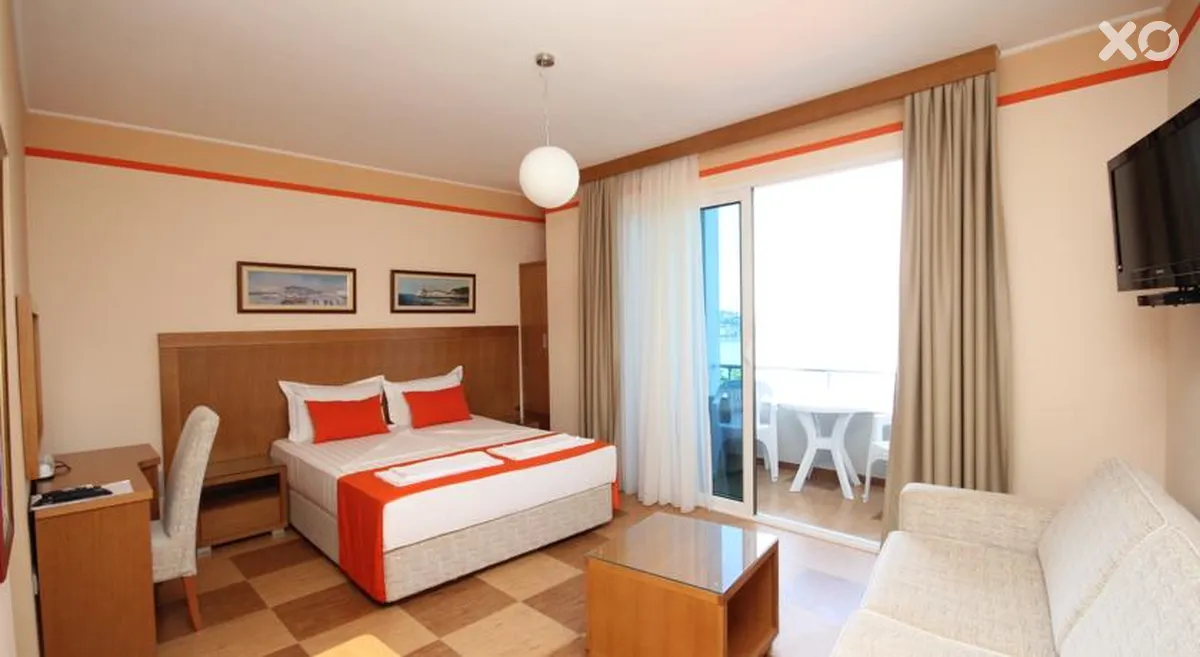 Deus Apartments