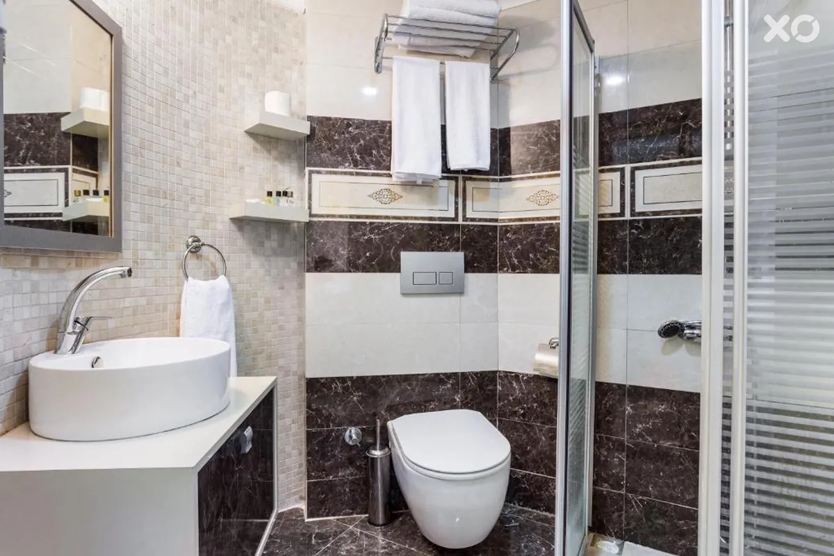 Ayhan Hotel