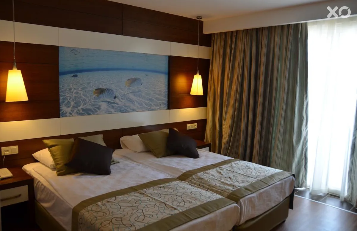 Adella Side Hotel
