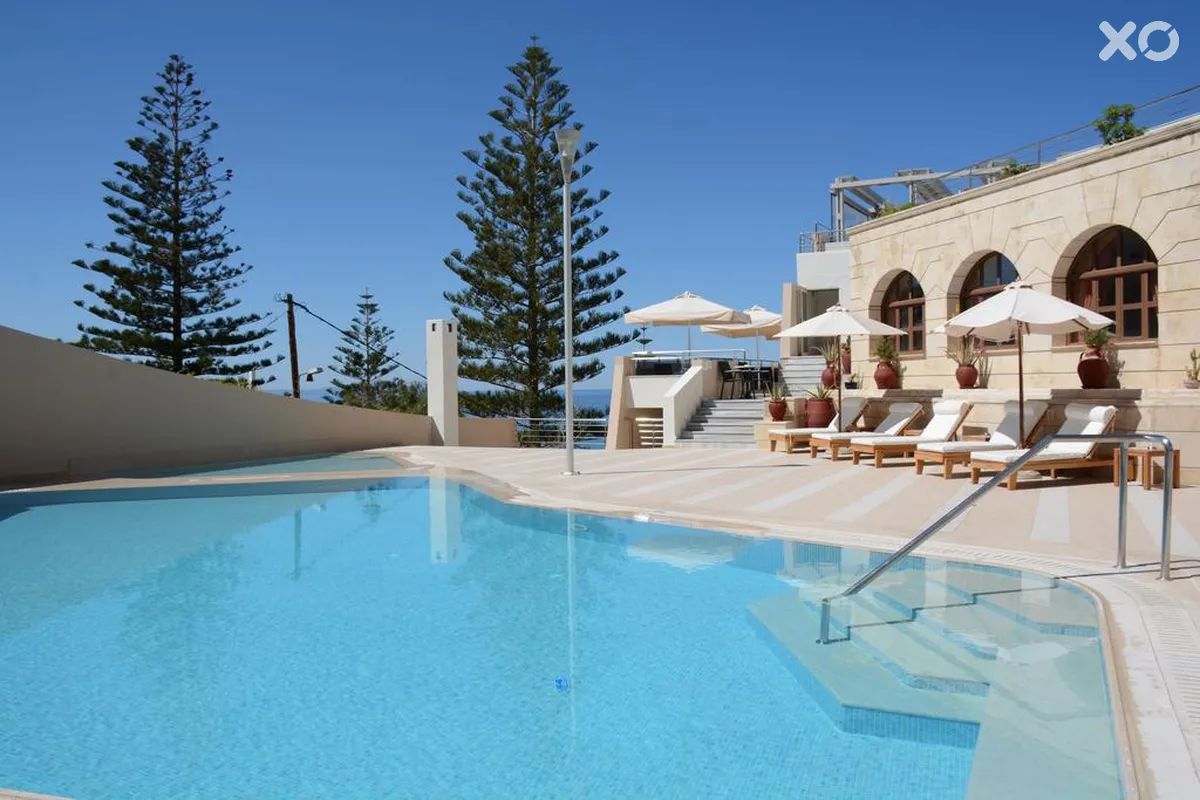 Macaris Suites & Spa