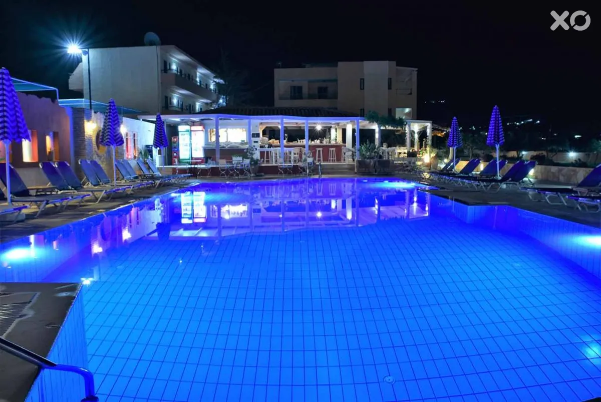 Golden Bay Studios & Apartments